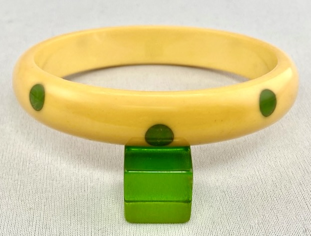 BB265 up and down mini dot bakelite bangle